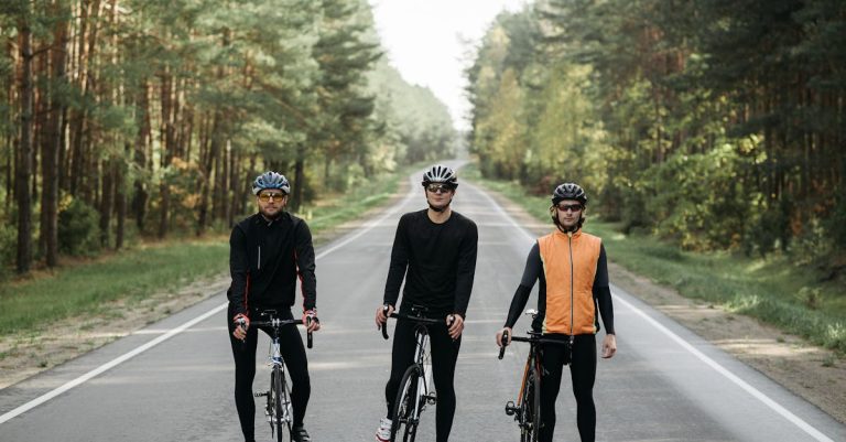 descubre la mejor selección de zapatos de ciclismo para maximizar tu rendimiento en la carretera y en la montaña. comodidad, estilo y tecnología avanzadas para llevar tu experiencia ciclista al siguiente nivel.