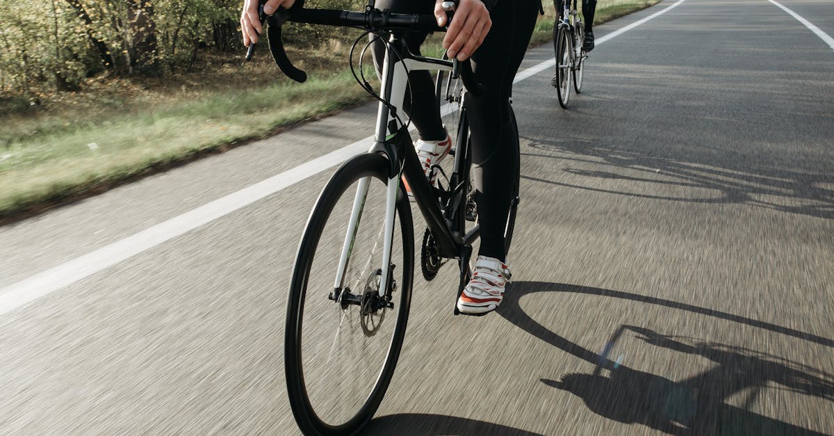 descubre la mejor selección de zapatos de ciclismo para un rendimiento óptimo en tus rutas. comodidad, estilo y durabilidad que te acompañarán en cada pedalada.