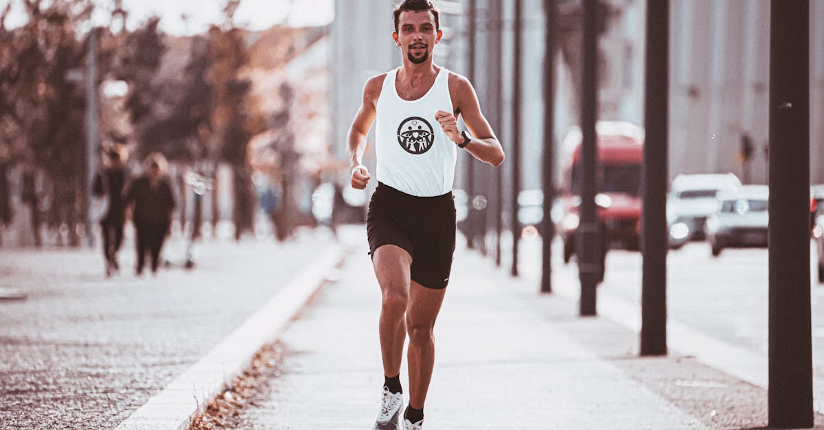 descubre cómo el entrenamiento en intervalos puede transformar tu rutina de ejercicios. mejora tu resistencia, quema grasa y optimiza tu tiempo de entrenamiento con estos métodos efectivos.