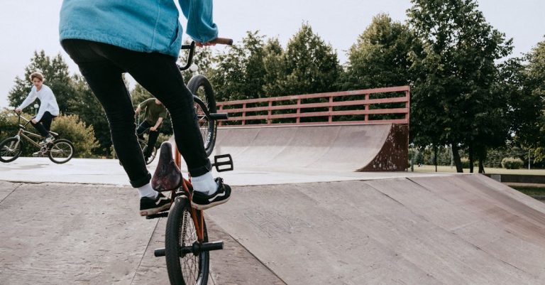 mejora tus habilidades en ciclismo con consejos prácticos y técnicas efectivas. descubre cómo optimizar tu rendimiento, aumentar tu confianza en la bicicleta y disfrutar al máximo de cada recorrido.