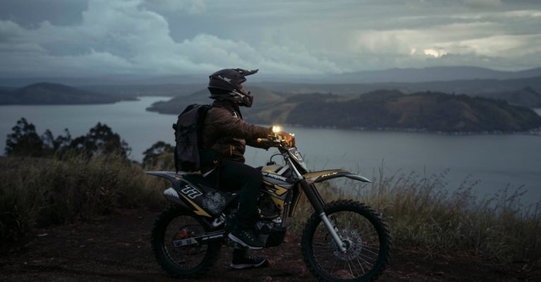 descubre cómo establecer y alcanzar tus metas en el ciclismo. consejos prácticos, motivación y estrategias para mejorar tu rendimiento sobre la bicicleta y disfrutar al máximo de cada ruta.