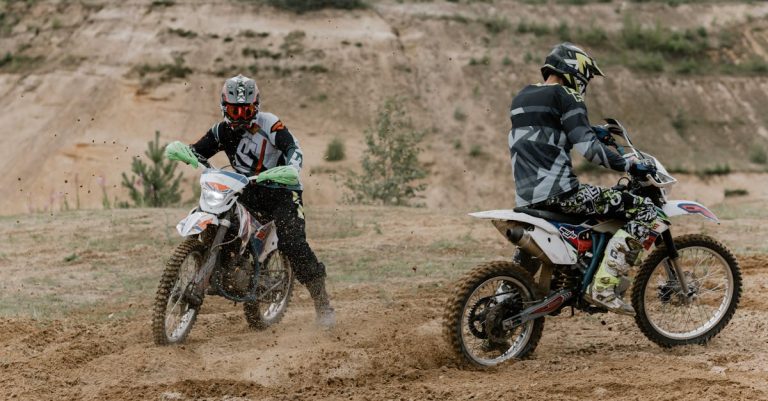 descubre la adrenalina del extreme biking: aventuras emocionantes en terrenos desafiantes, técnicas de conducción expertas y paisajes impresionantes que te harán sentir vivo en cada pedaleo.