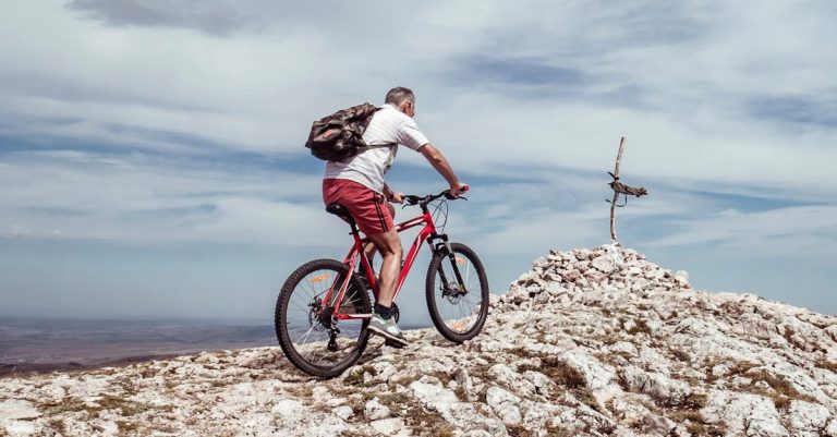 disfruta de la emoción del ciclismo de montaña, descubre senderos impresionantes rodeados de naturaleza y desafía tus límites en aventuras sobre dos ruedas. únete a la comunidad de amantes de las montañas y vive experiencias inolvidables.