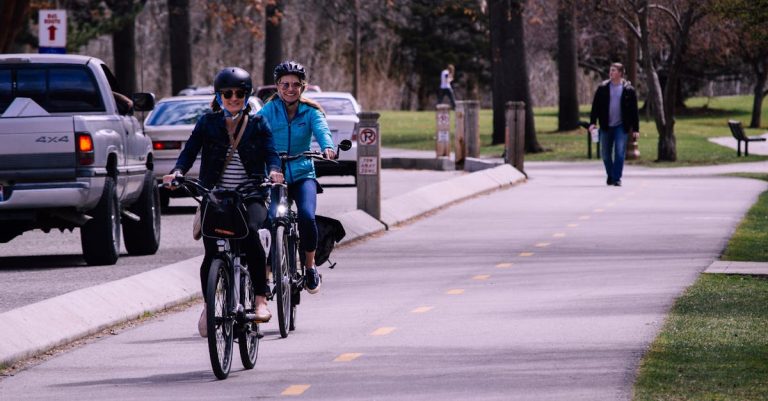 descubre el emocionante mundo del ciclismo: tips, rutas, entrenamientos y todo lo que necesitas saber para disfrutar de este apasionante deporte al aire libre.