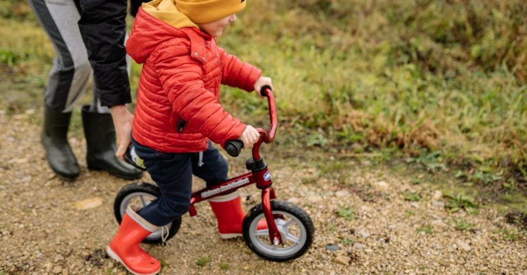 descubre nuestras zapatillas de ciclismo de alta calidad, diseñadas para ofrecer comodidad y rendimiento en cada pedalada. perfectas para ciclistas de todos los niveles, nuestras zapatillas te ayudarán a alcanzar tus objetivos sobre la bicicleta.