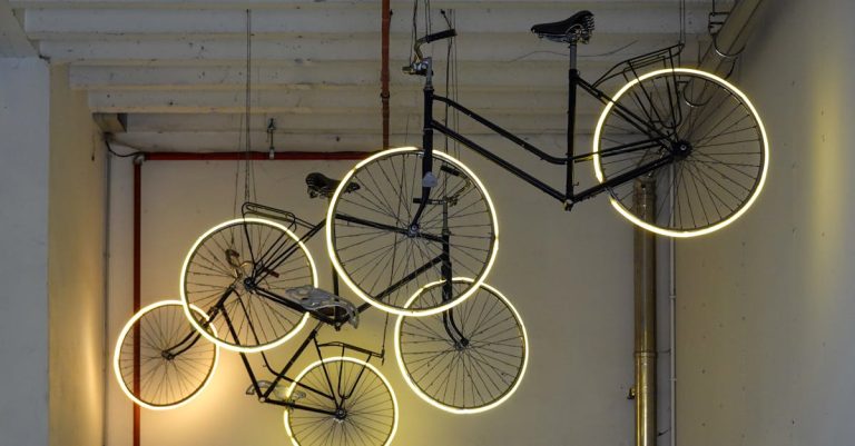 descubre la mejor iluminación para bicicletas que garantiza seguridad y visibilidad en tus paseos nocturnos. encuentra luces potentes y duraderas para cada tipo de ciclista.