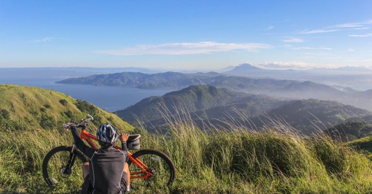 descubre el emocionante curso de ciclismo que te llevará a un nuevo nivel de resistencia y técnica. únete a nosotros para mejorar tus habilidades, disfrutar de la naturaleza y conocer a otros apasionados del ciclismo.