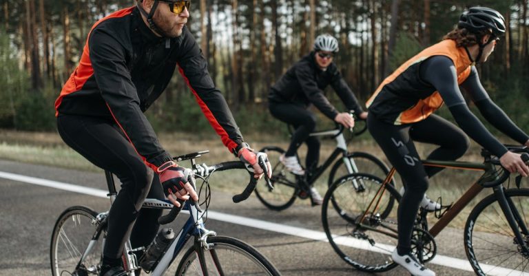 descubre la belleza de la naturaleza y las ciudades con nuestras emocionantes rutas en bicicleta. únete a nuestros tours en bicicleta y disfruta de una experiencia única llena de aventura y diversión.