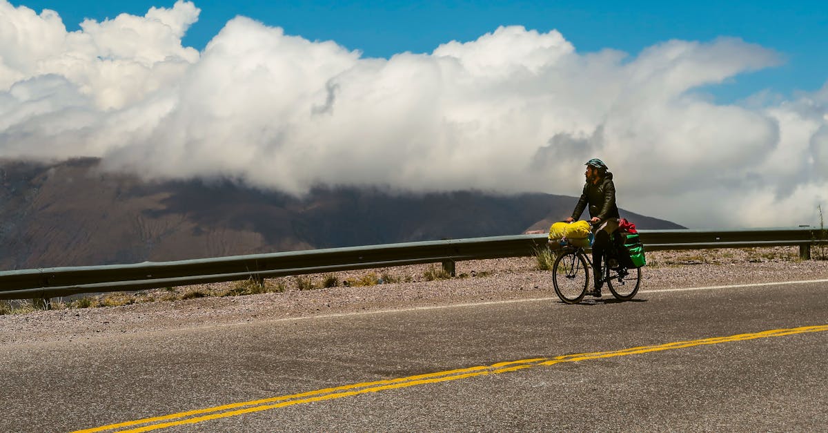 descubre la emoción del bike touring, una aventura sobre dos ruedas que te llevará a explorar paisajes impresionantes, disfrutar de la naturaleza y vivir experiencias inolvidables. prepárate para pedalear por rutas desafiantes y conectarte con otros apasionados del ciclismo.