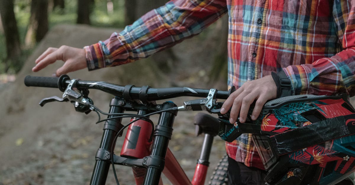 descubre nuestros guantes de ciclismo, diseñados para ofrecerte comodidad y protección en cada recorrido. con una variedad de estilos y tamaños, encontrarás el par perfecto para tus aventuras en bicicleta. ¡pedalea con estilo y seguridad!