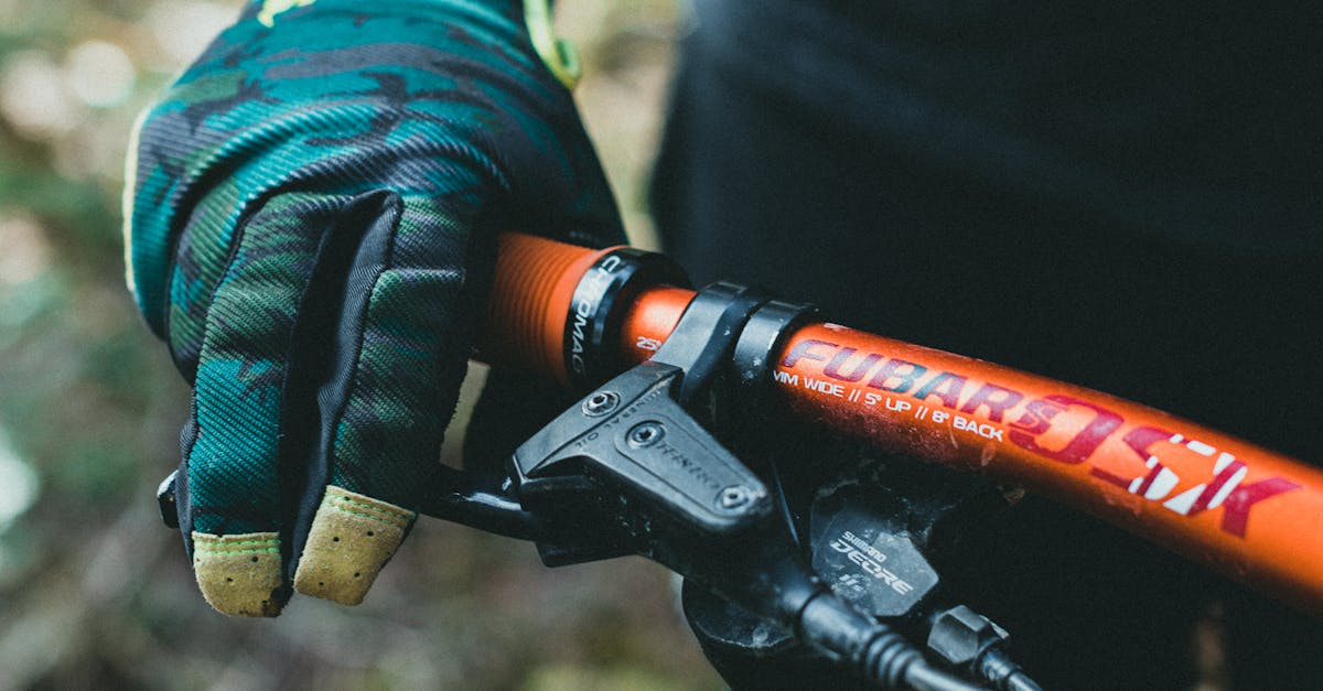 guantes de ciclismo que ofrecen comodidad, agarre y protección para una experiencia de pedaleo inigualable. diseñados para ciclistas de todos los niveles, estos guantes te ayudarán a disfrutar de tus rutas con mayor seguridad y estilo.