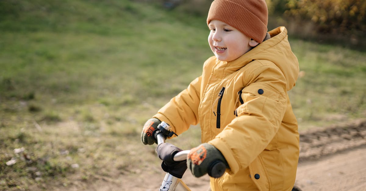 descubre nuestros guantes de ciclismo, diseñados para ofrecerte comodidad y protección en cada ruta. con materiales transpirables y un ajuste perfecto, estos guantes son esenciales para mejorar tu experiencia en la bicicleta.