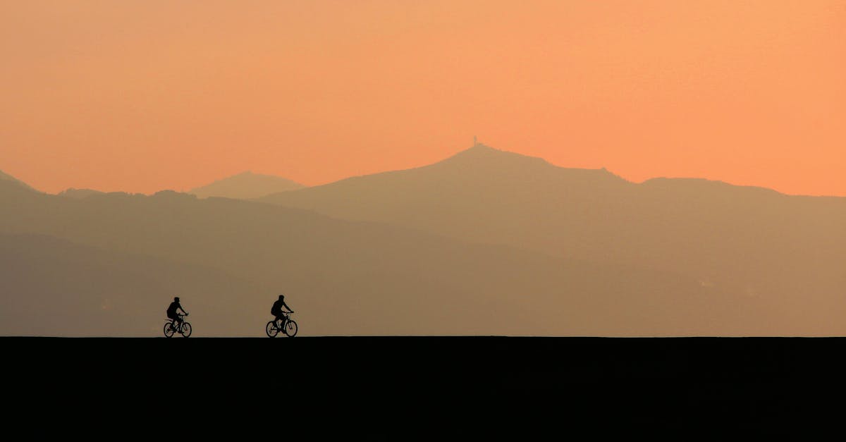 descubre los errores más comunes que cometen los ciclistas y aprende cómo evitarlos para mejorar tu rendimiento y disfrutar al máximo de tus paseos en bicicleta.