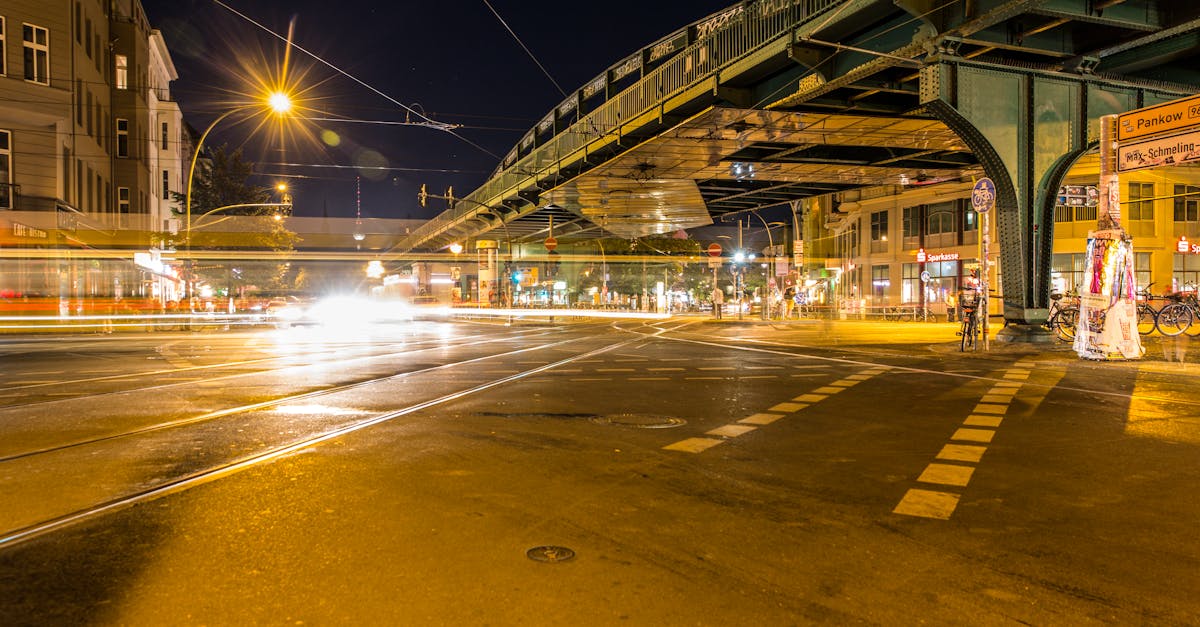 descubre las luces de bicicleta esenciales que garantizan tu seguridad en la carretera. mejora tu visibilidad y pedalea con confianza, tanto de día como de noche, con nuestra selección de luces resistentes y eficientes.