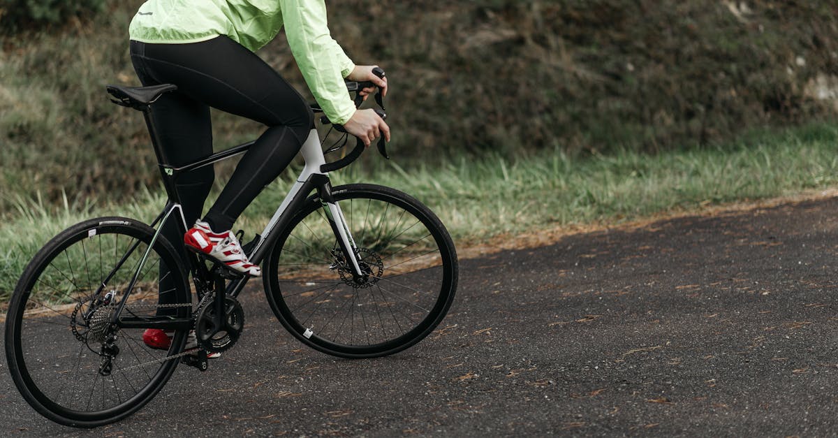 mejora tus habilidades en el ciclismo de montaña con nuestro entrenamiento especializado. descubre técnicas, consejos y rutinas para llevar tu rendimiento al siguiente nivel y disfrutar de la montaña como nunca antes.