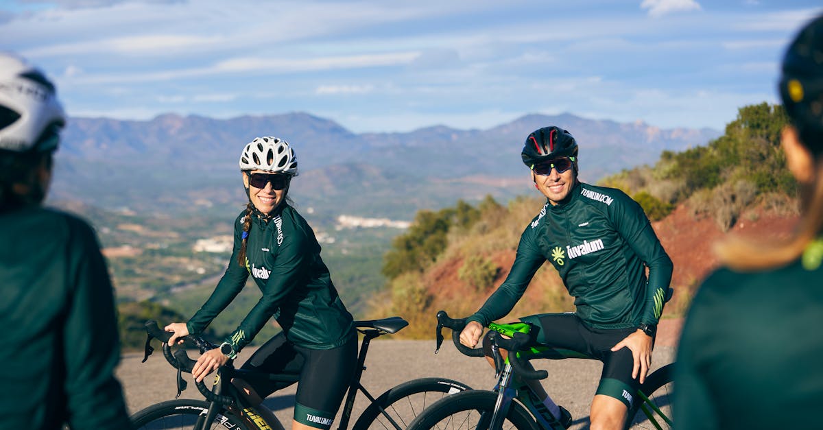 descubre cómo mejorar tu rendimiento en el ciclismo de montaña con nuestros entrenamientos especializados. aprende técnicas, rutinas y consejos para conquistar senderos y disfrutar al máximo de esta emocionante actividad al aire libre.