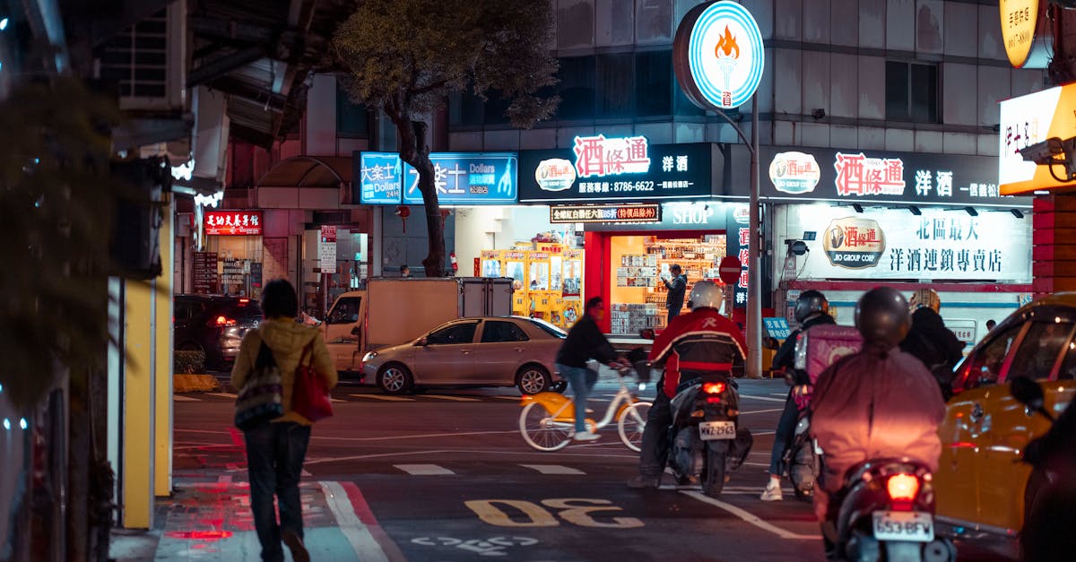 explore las mejores luces para ciclistas urbanos, diseñadas para aumentar tu visibilidad y seguridad en la ciudad. descubre opciones brillantes y eficientes que se adaptan a tus necesidades en cada trayecto.