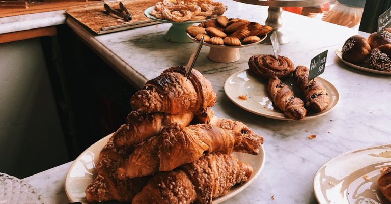 découvrez une variété irrésistible de snacks délicieux et sains, parfaits pour toutes les occasions. que vous soyez en déplacement ou à la maison, nos snacks satisferont toutes vos envies gourmandes!