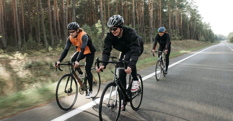 découvrez les meilleures routes de cyclisme en espagne, parfaites pour tous les niveaux. explorez des paysages à couper le souffle et profitez de l'aventure à deux roues. trouvez votre itinéraire idéal et pédalez à travers des régions pittoresques.