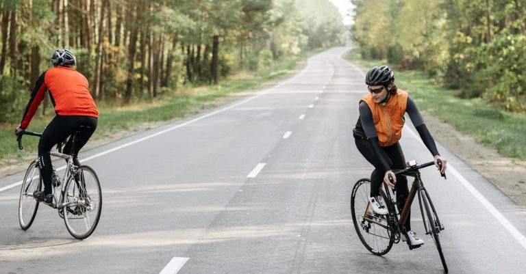 descubre los mejores consejos y rutinas de entrenamiento para mejorar tu rendimiento en ciclismo. aprende técnicas efectivas, nutrición y planifica tus rutas para alcanzar tus objetivos en el mundo del ciclismo.