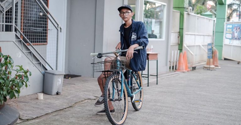 descubre nuestras gafas de ciclismo, diseñadas para ofrecerte la máxima claridad y protección en cada ruta. con estilos modernos y tecnología avanzada, mejora tu experiencia sobre la bicicleta.