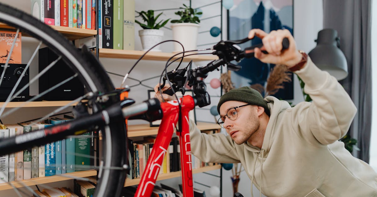 descubre nuestras gafas de ciclismo: diseño aerodinámico, lentes de alta calidad y máxima protección solar. mejora tu rendimiento en cada ruta con estilo y comodidad.