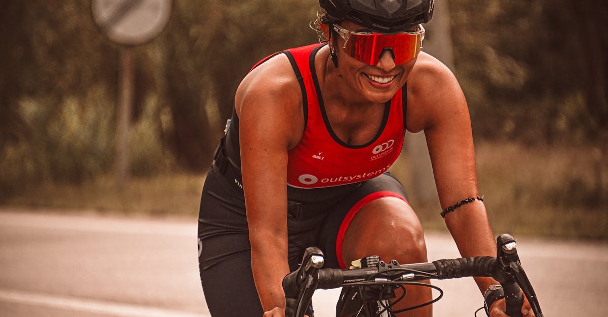 descubre nuestras gafas de sol para ciclismo, diseñadas para ofrecerte la mejor protección y comodidad mientras pedaleas. con lentes de alta calidad y un estilo aerodinámico, mejora tu rendimiento y disfruta de cada ruta con claridad y estilo.